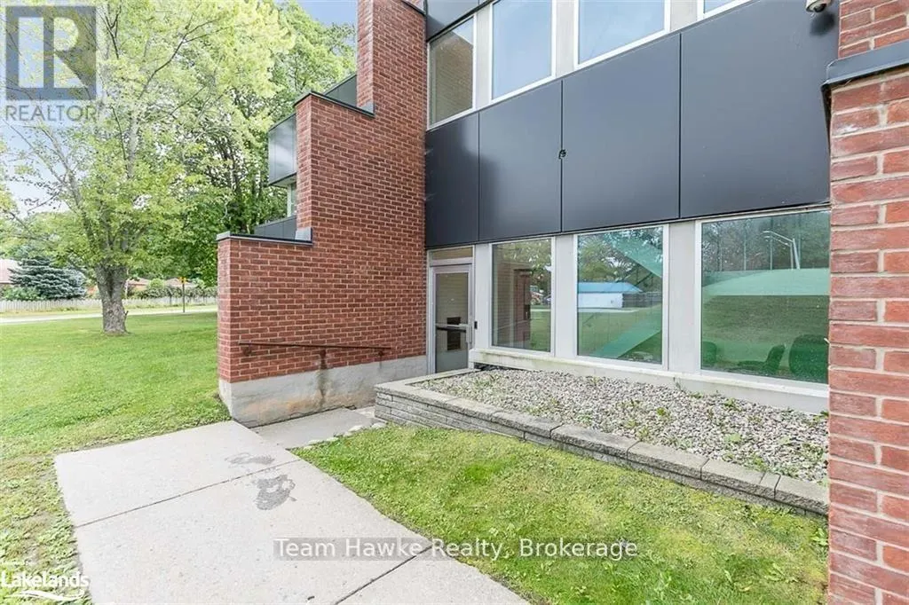 204 - 240 PENETANGUISHENE ROAD, #204
