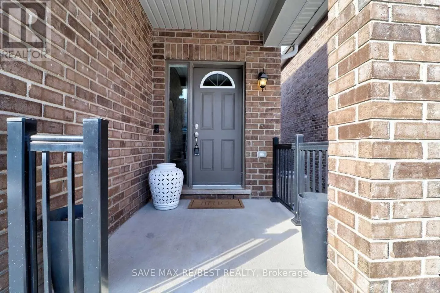 10 BEDFORD ESTATES CRESCENT