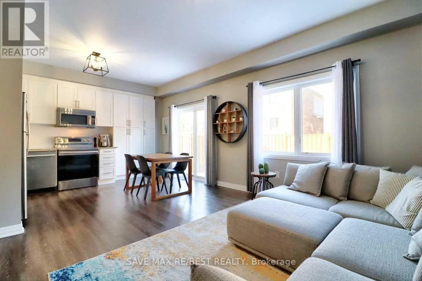 10 BEDFORD ESTATES CRESCENT