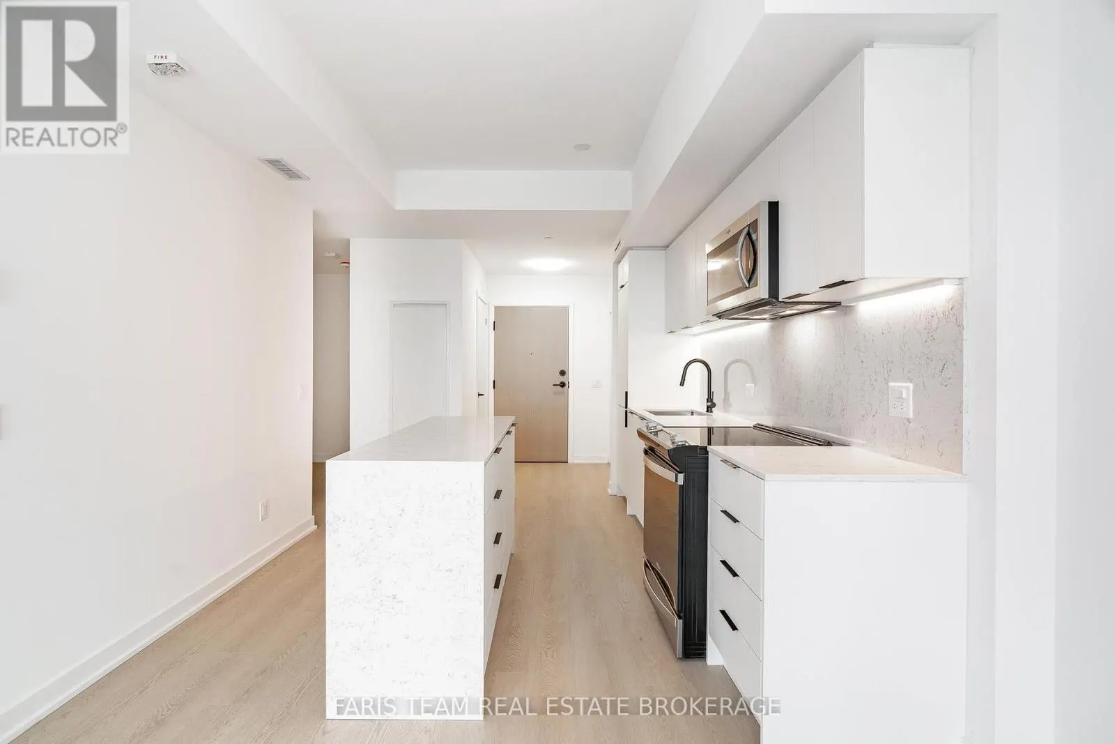 412 - 31 HURON STREET