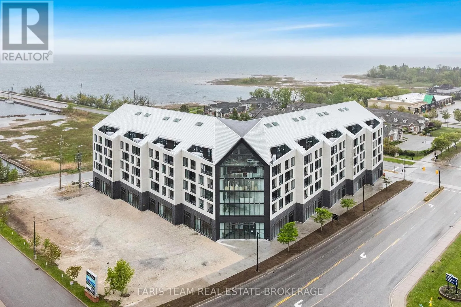 412 - 31 HURON STREET