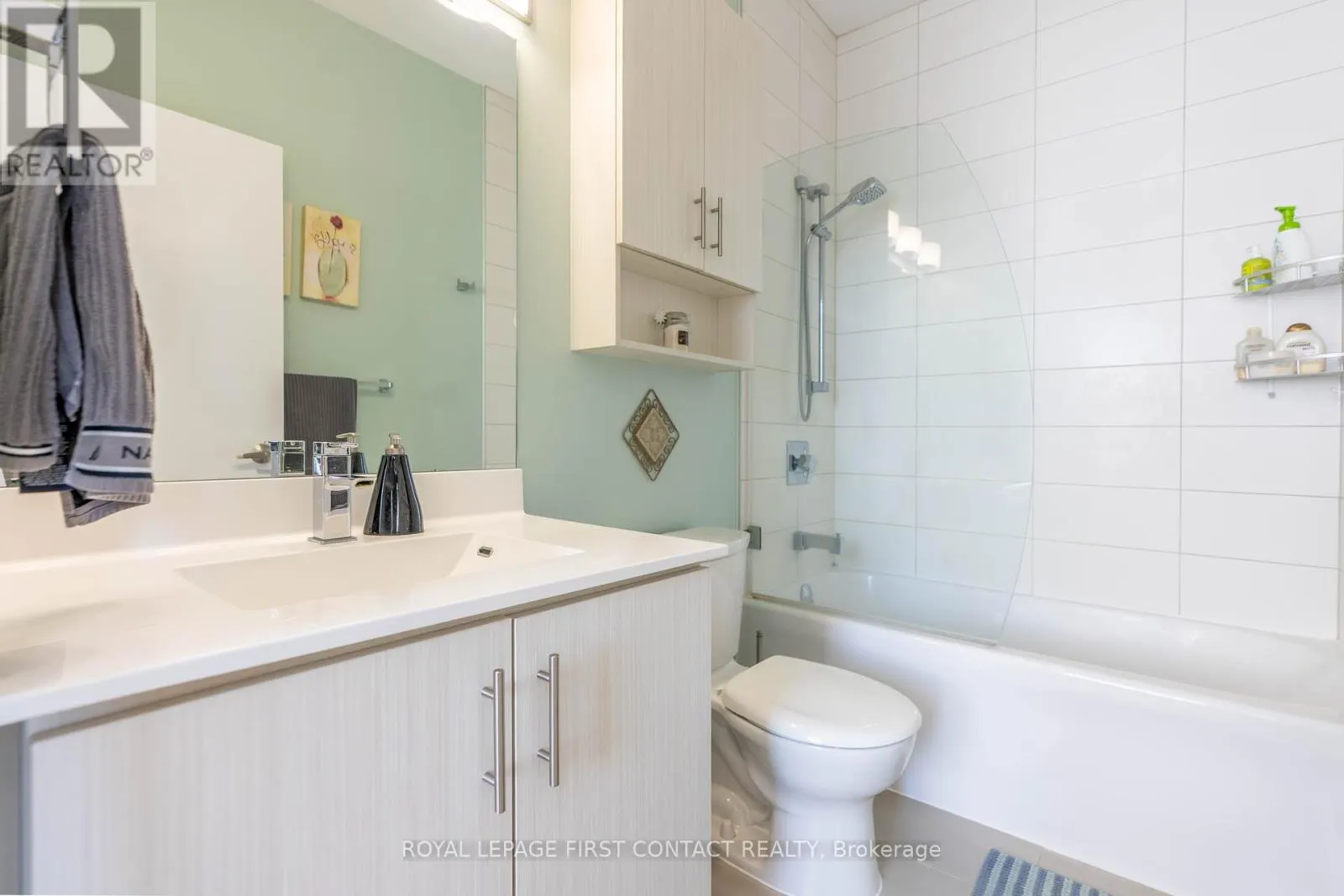 PH5 - 111 WORSLEY STREET