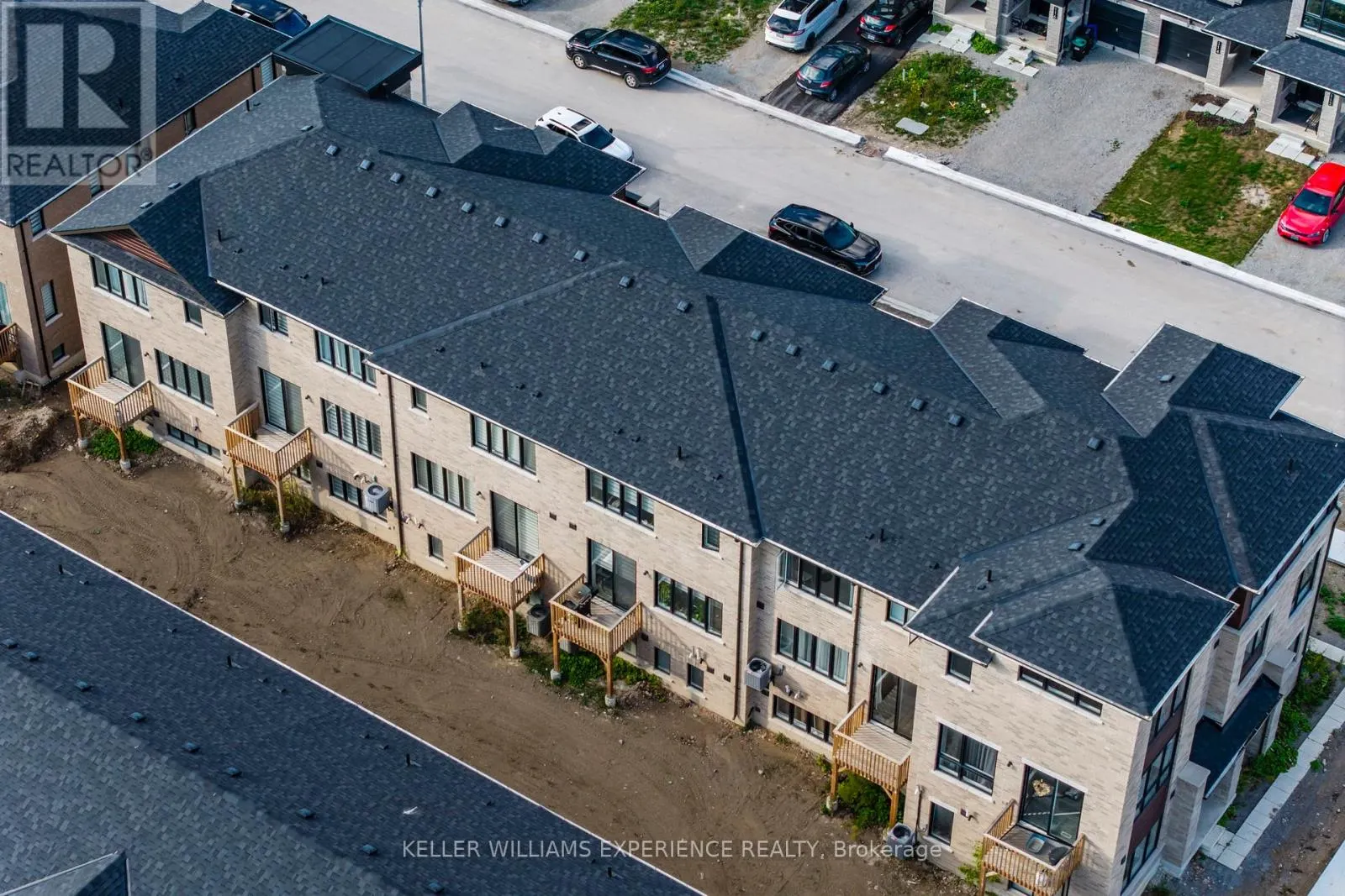 115 BLUE FOREST CRESCENT