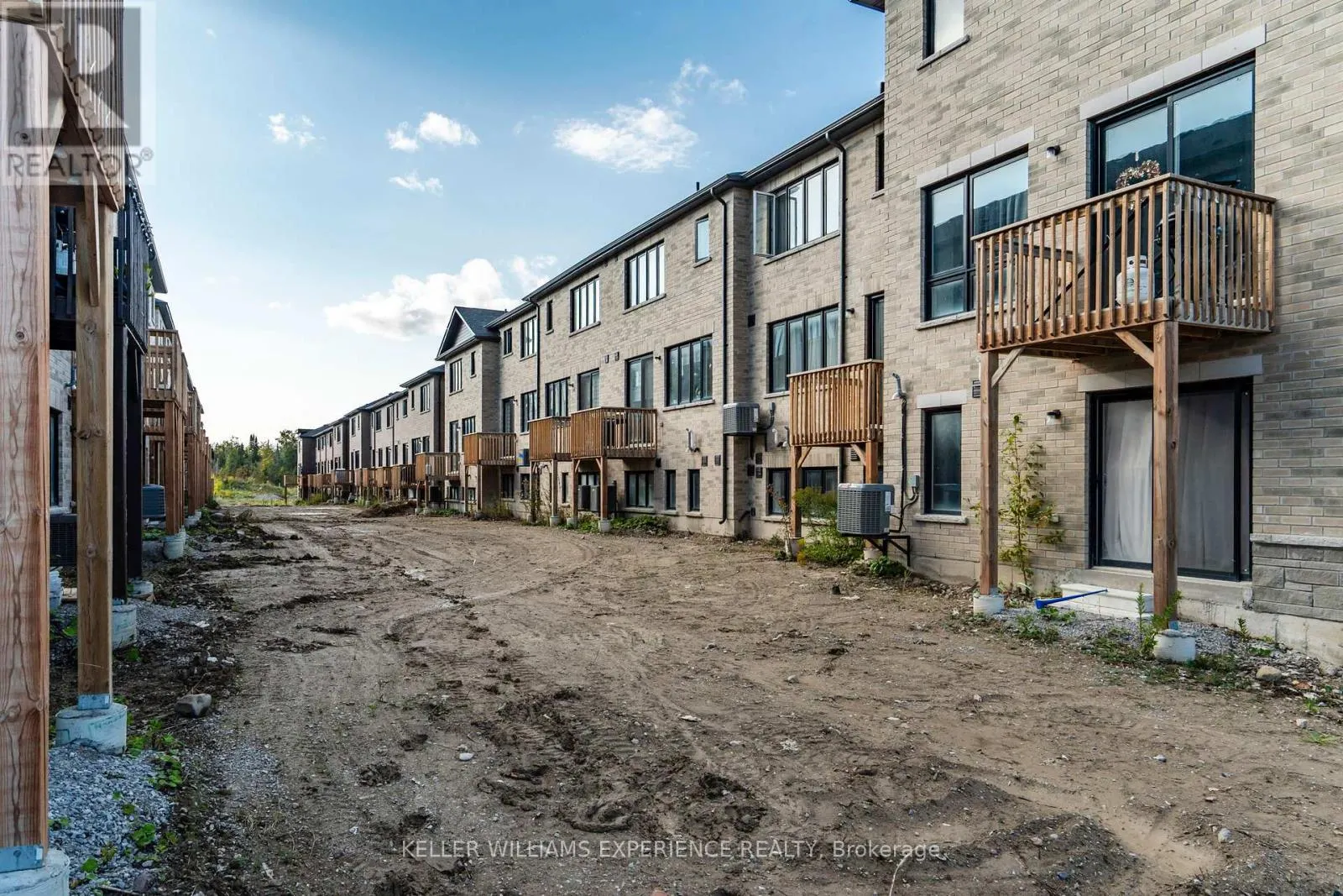 115 BLUE FOREST CRESCENT