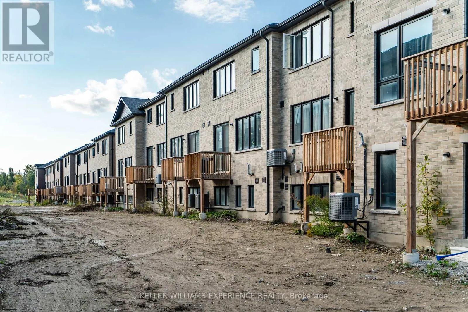 115 BLUE FOREST CRESCENT