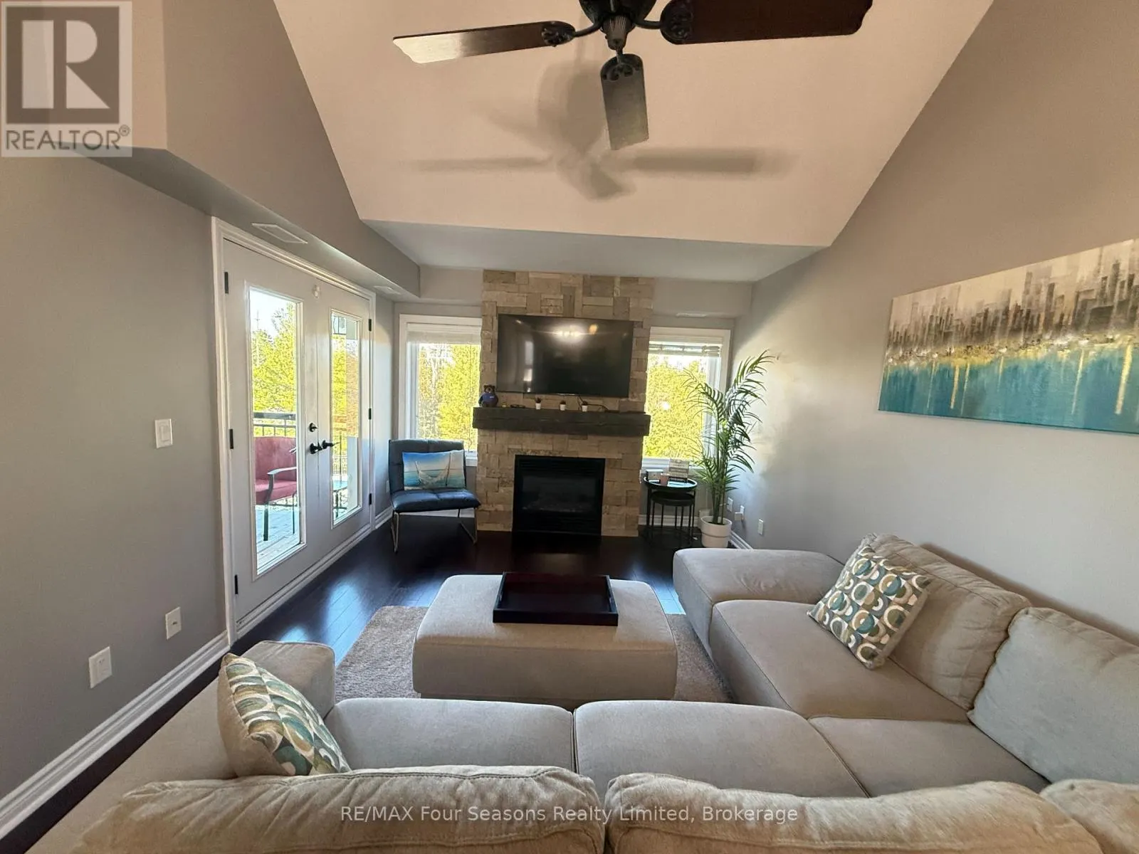 302 - 3 BRANDY LANE DRIVE, #302