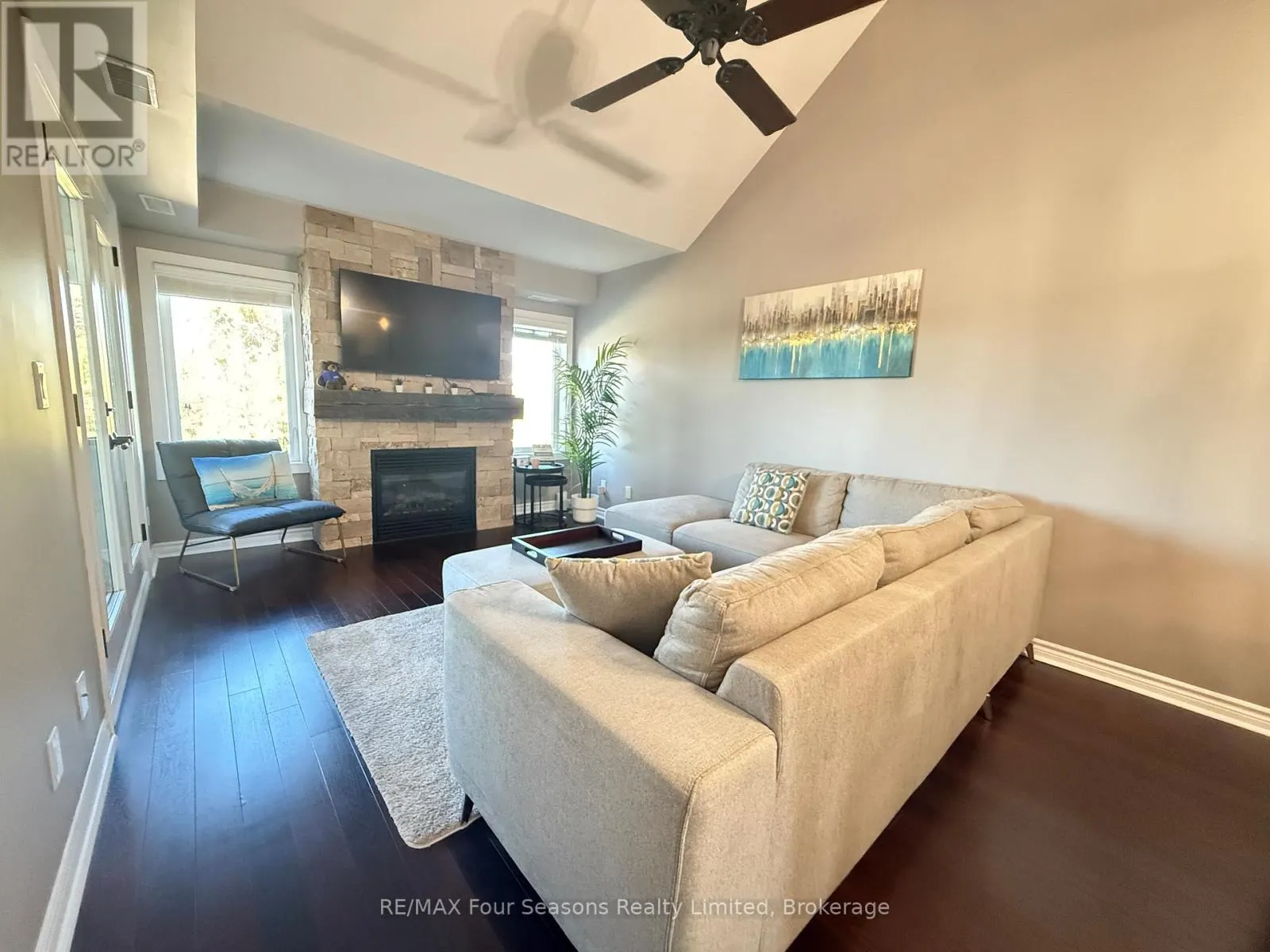 302 - 3 BRANDY LANE DRIVE, #302