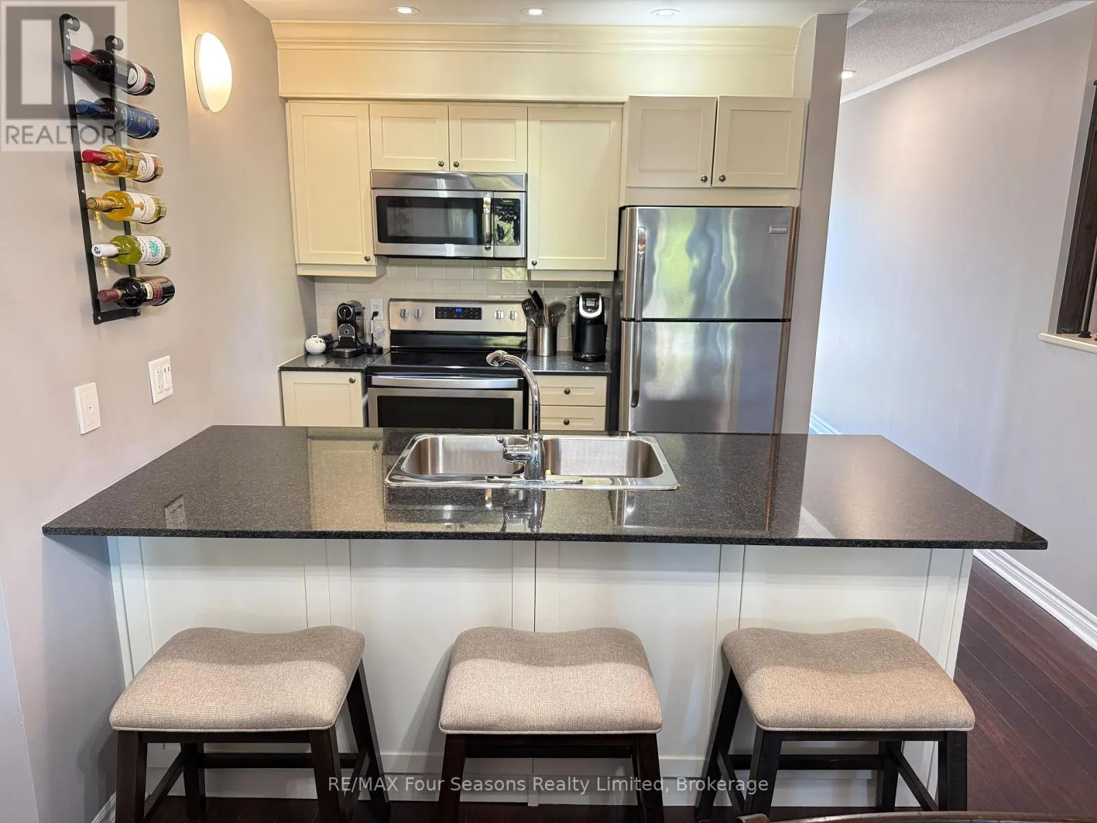 302 - 3 BRANDY LANE DRIVE, #302