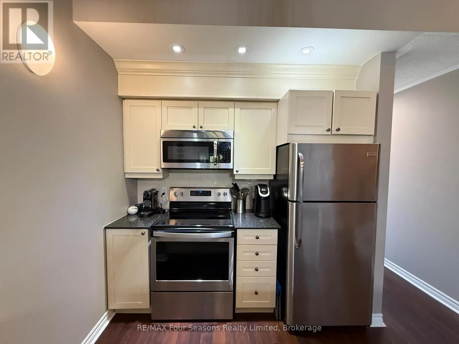 302 - 3 BRANDY LANE DRIVE, #302