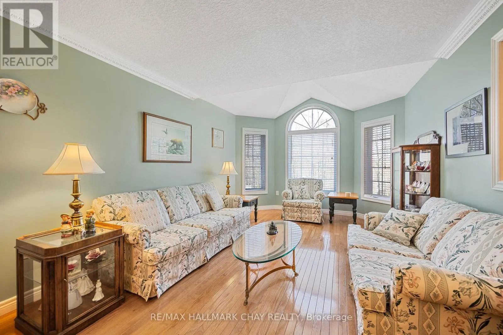7 PINEVIEW DRIVE