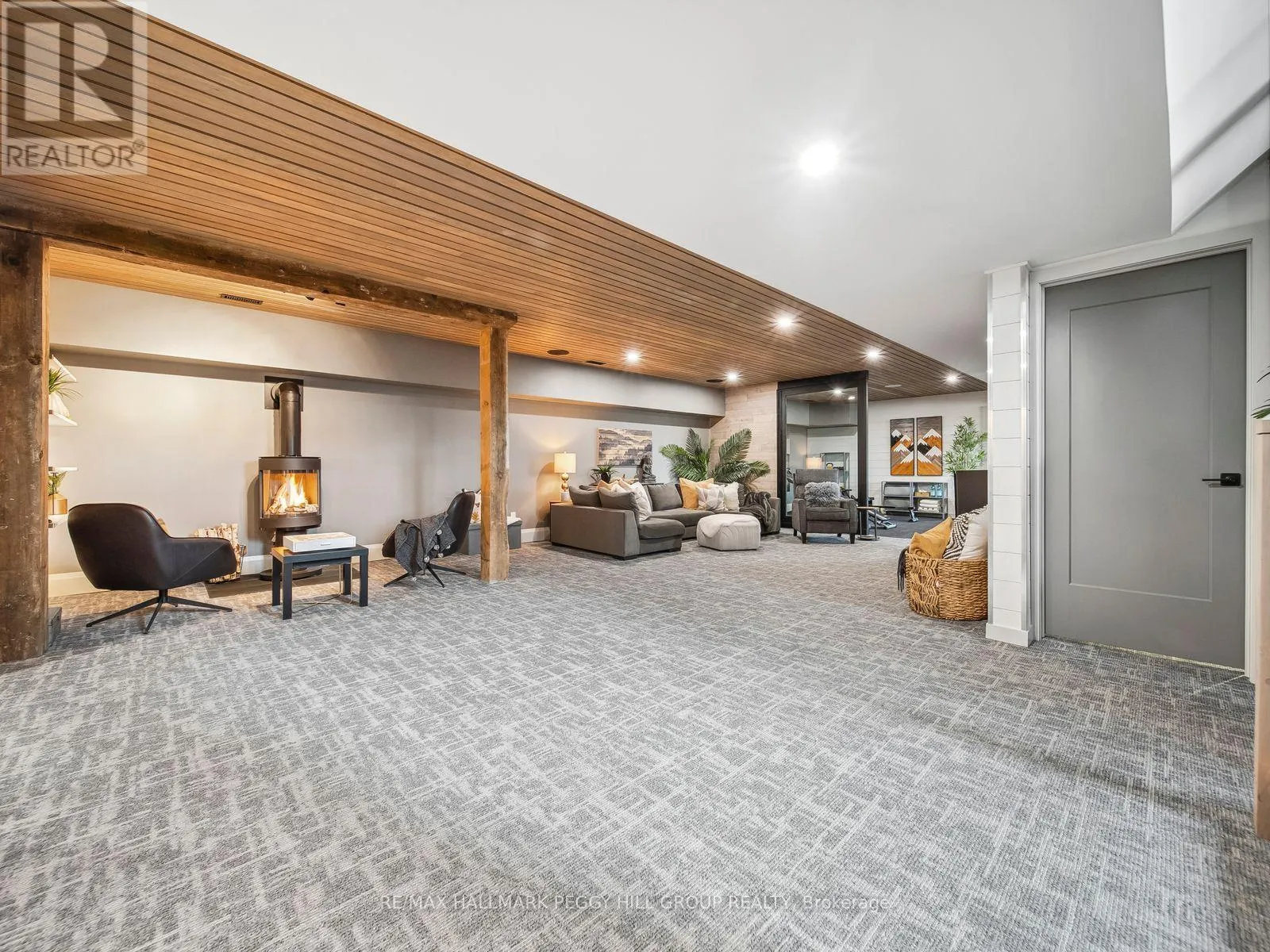 7 MEADOWLARK WAY