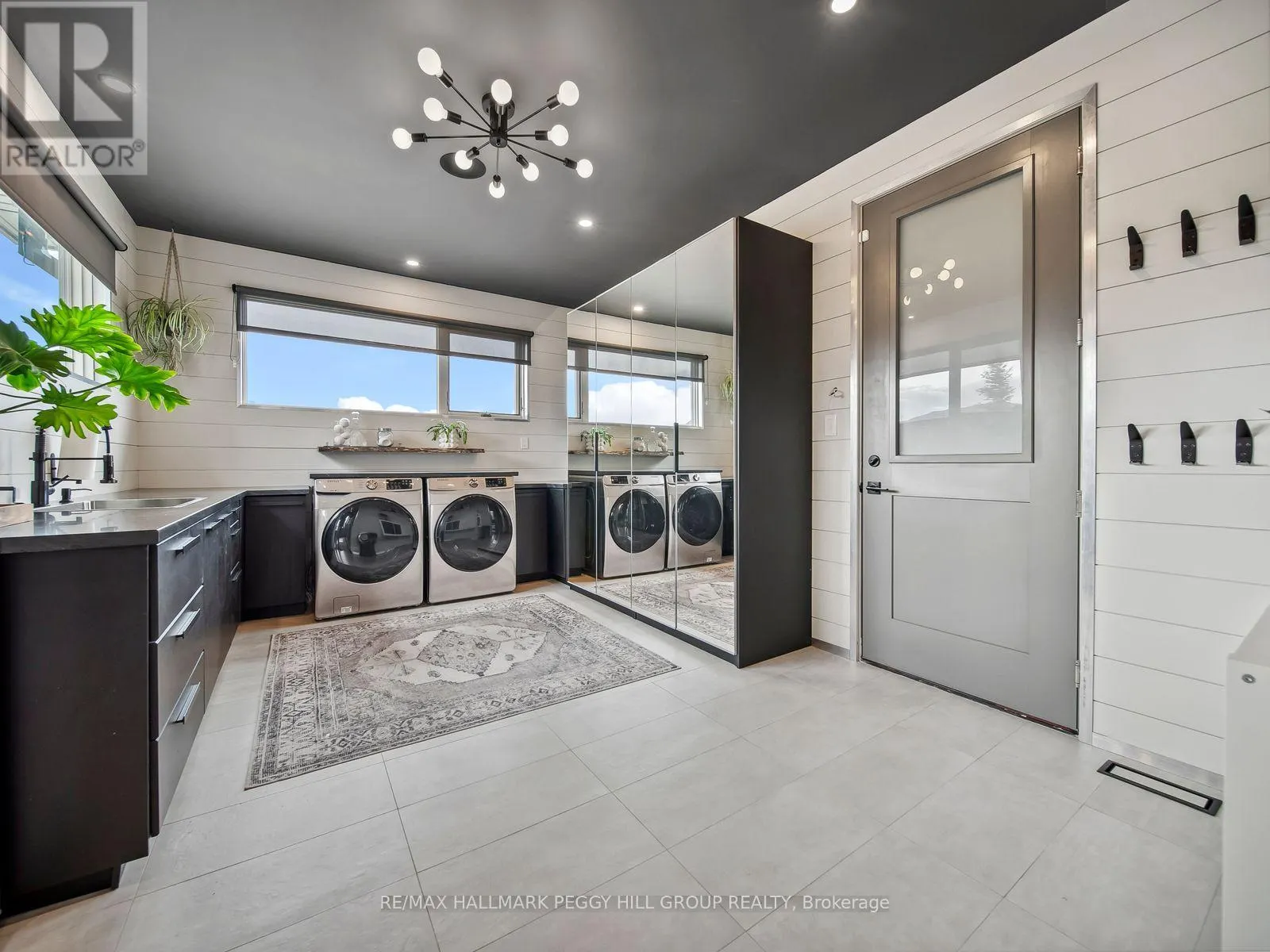 7 MEADOWLARK WAY