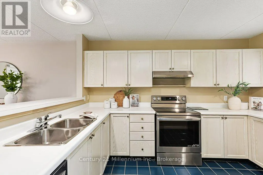 24 - 409 MARINERS WAY, #24