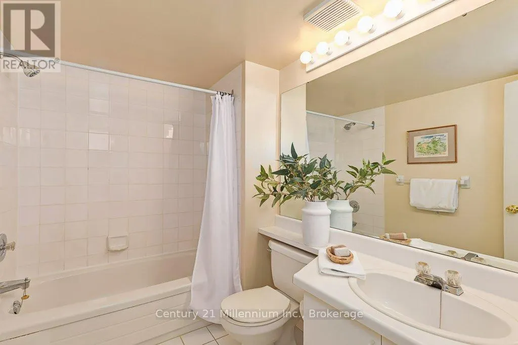 24 - 409 MARINERS WAY, #24