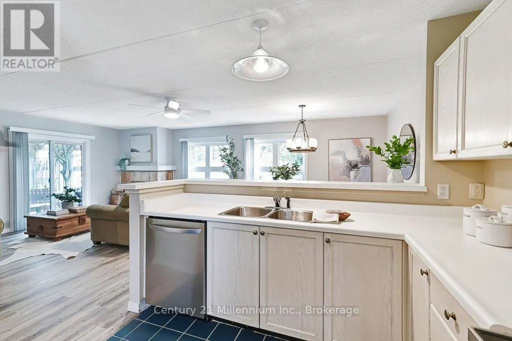 24 - 409 MARINERS WAY, #24