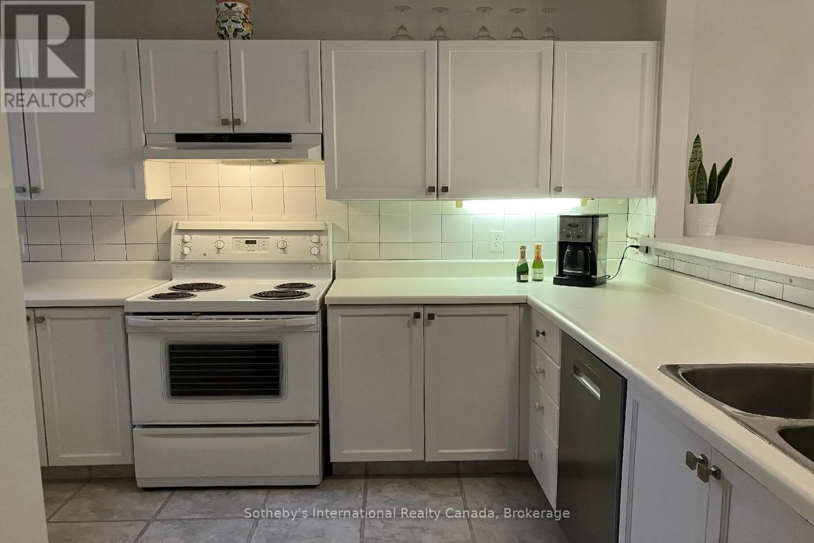 7 - 903 CEDAR POINTE COURT, #7