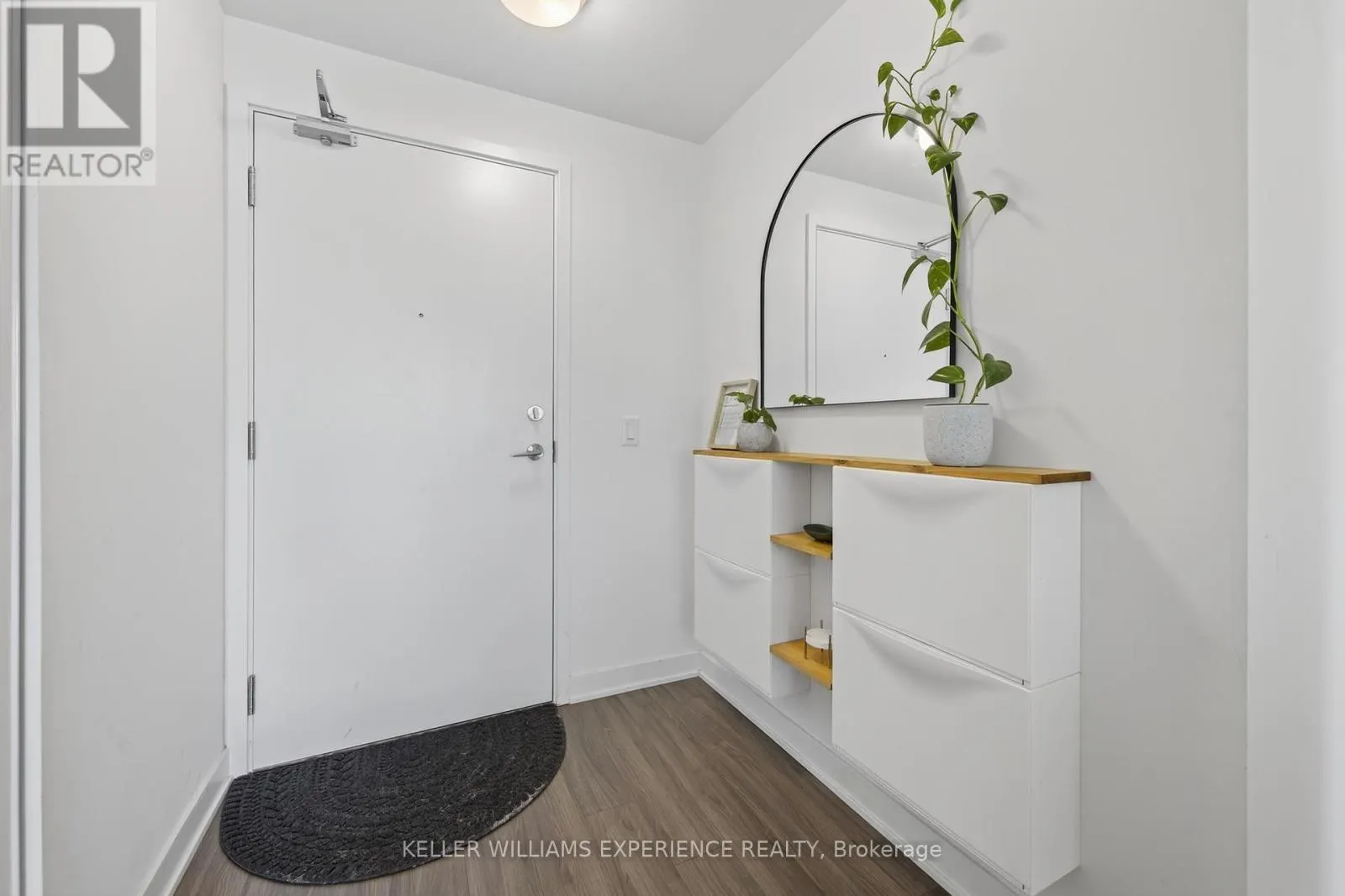328 - 681 YONGE STREET