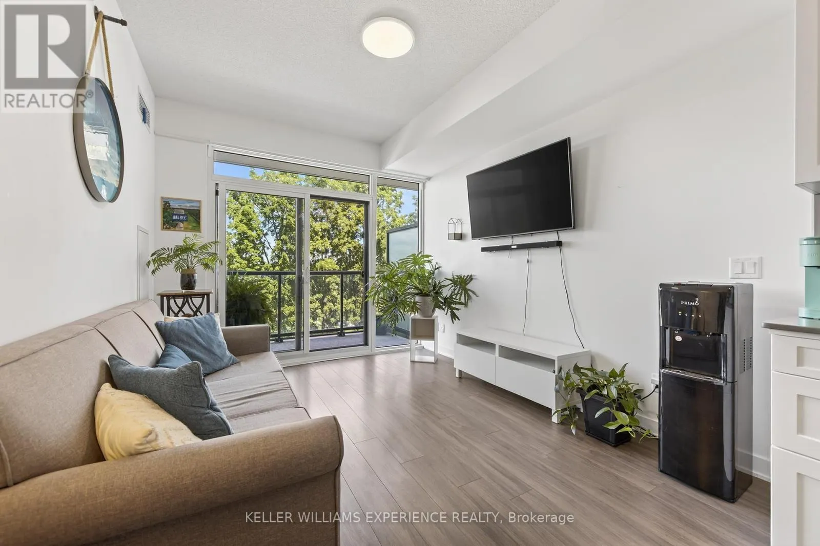 328 - 681 YONGE STREET
