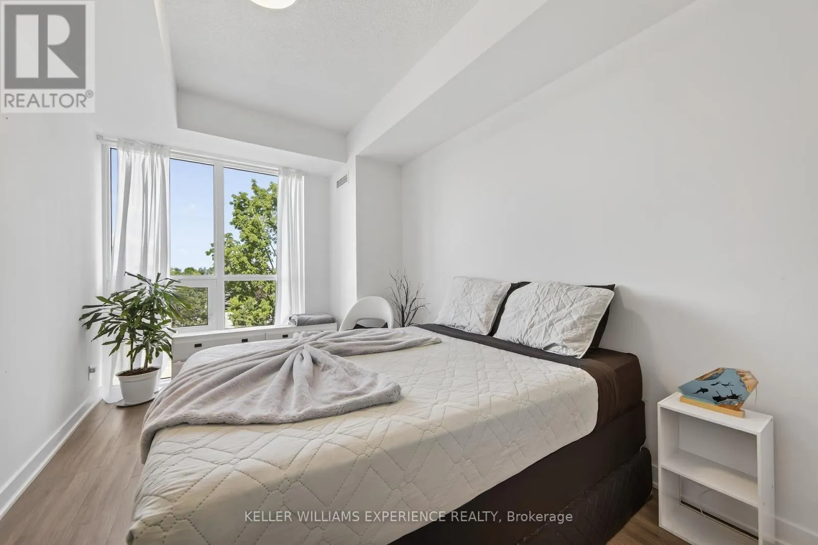 328 - 681 YONGE STREET