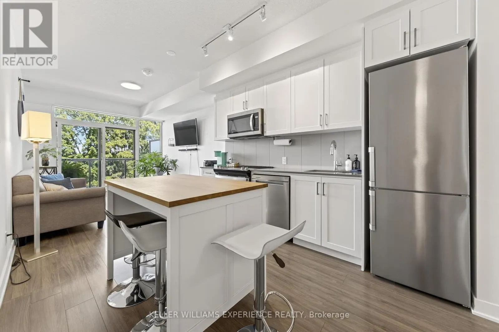328 - 681 YONGE STREET