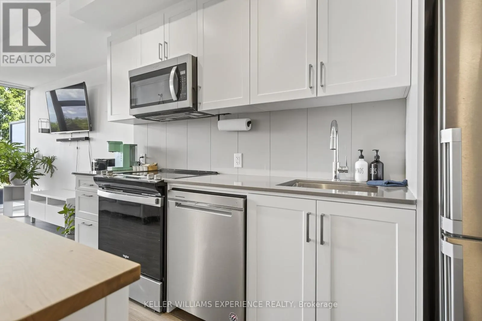 328 - 681 YONGE STREET