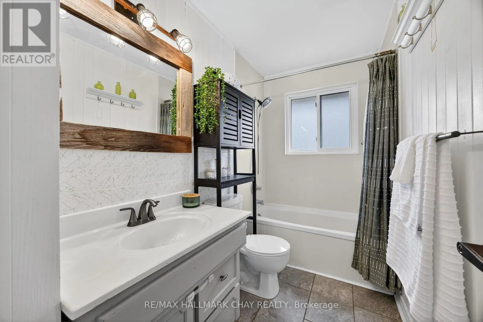 67 SIMCOE STREET