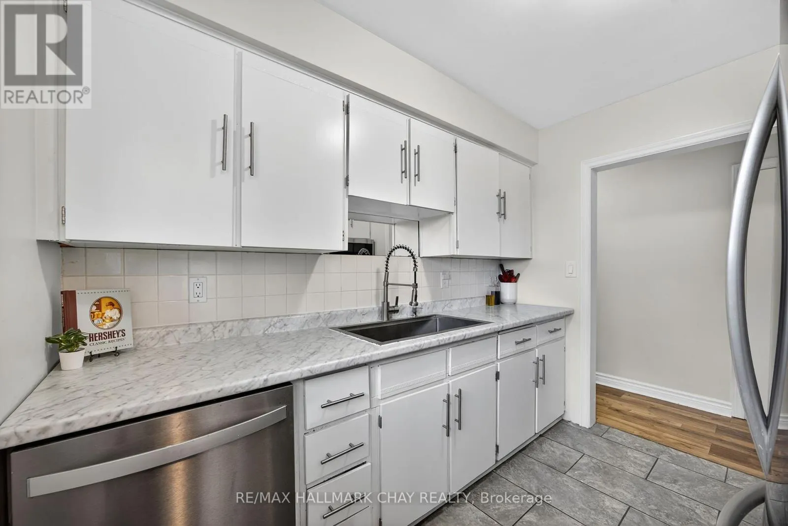 67 SIMCOE STREET