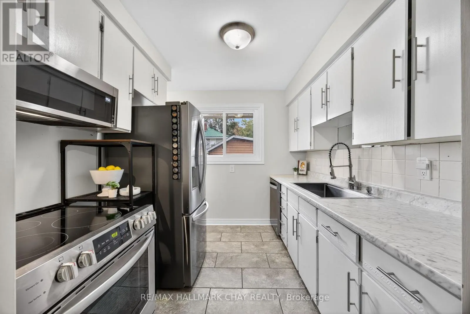 67 SIMCOE STREET