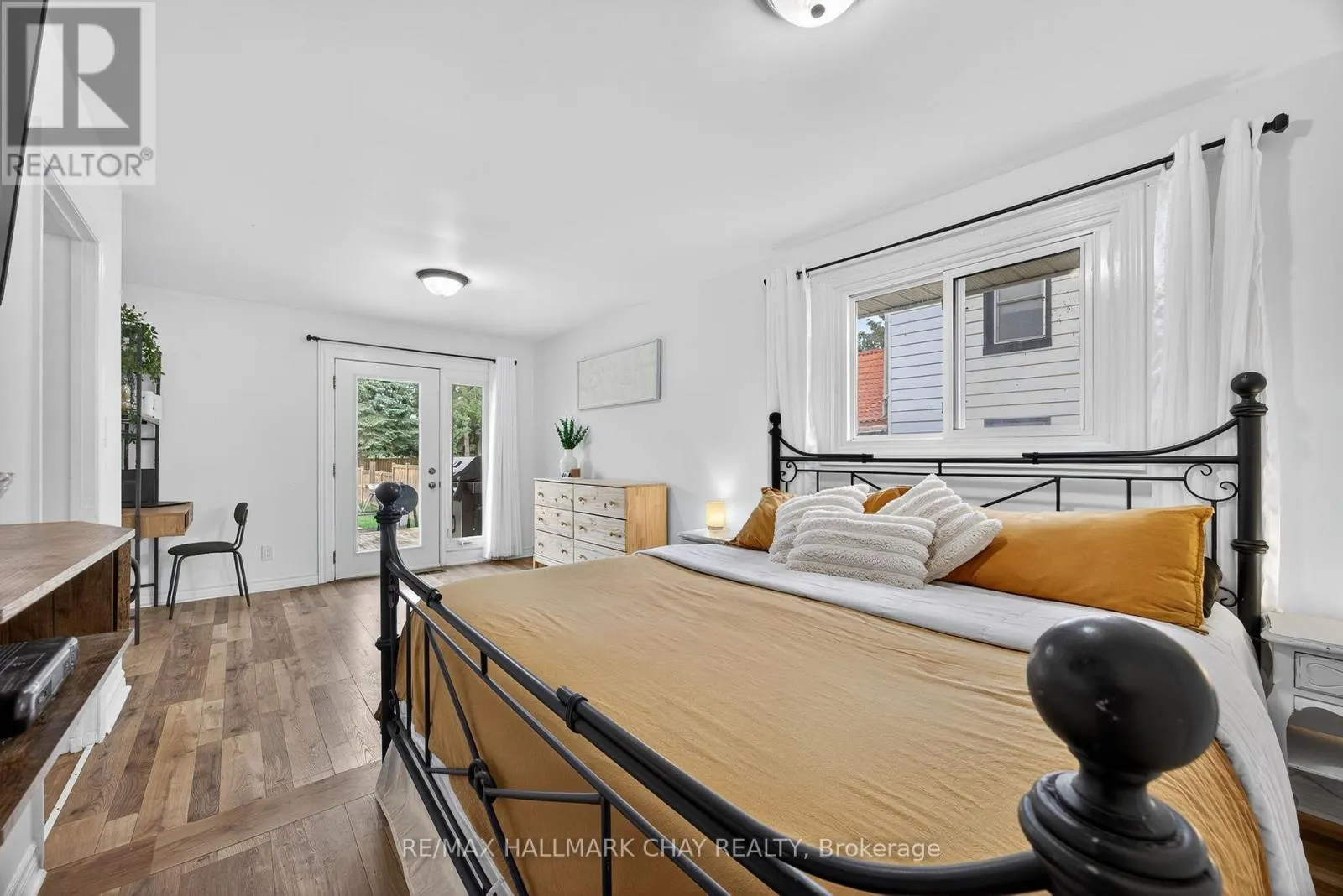 67 SIMCOE STREET