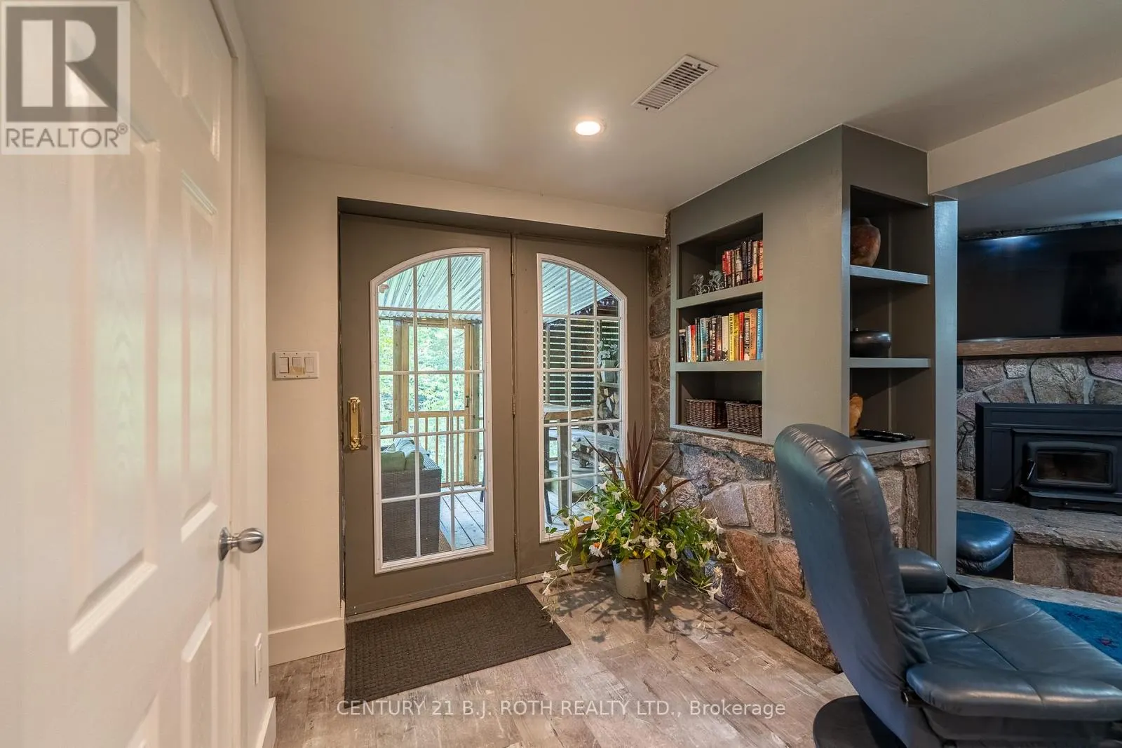 8101 KINGS RIVER ROAD