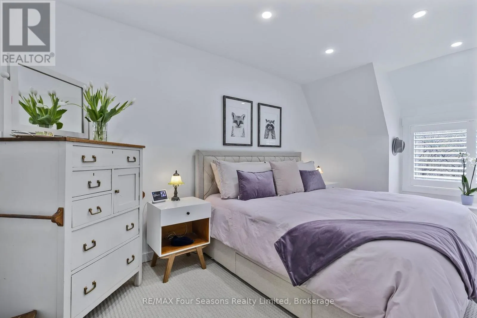 113 ESCARPMENT CRESCENT