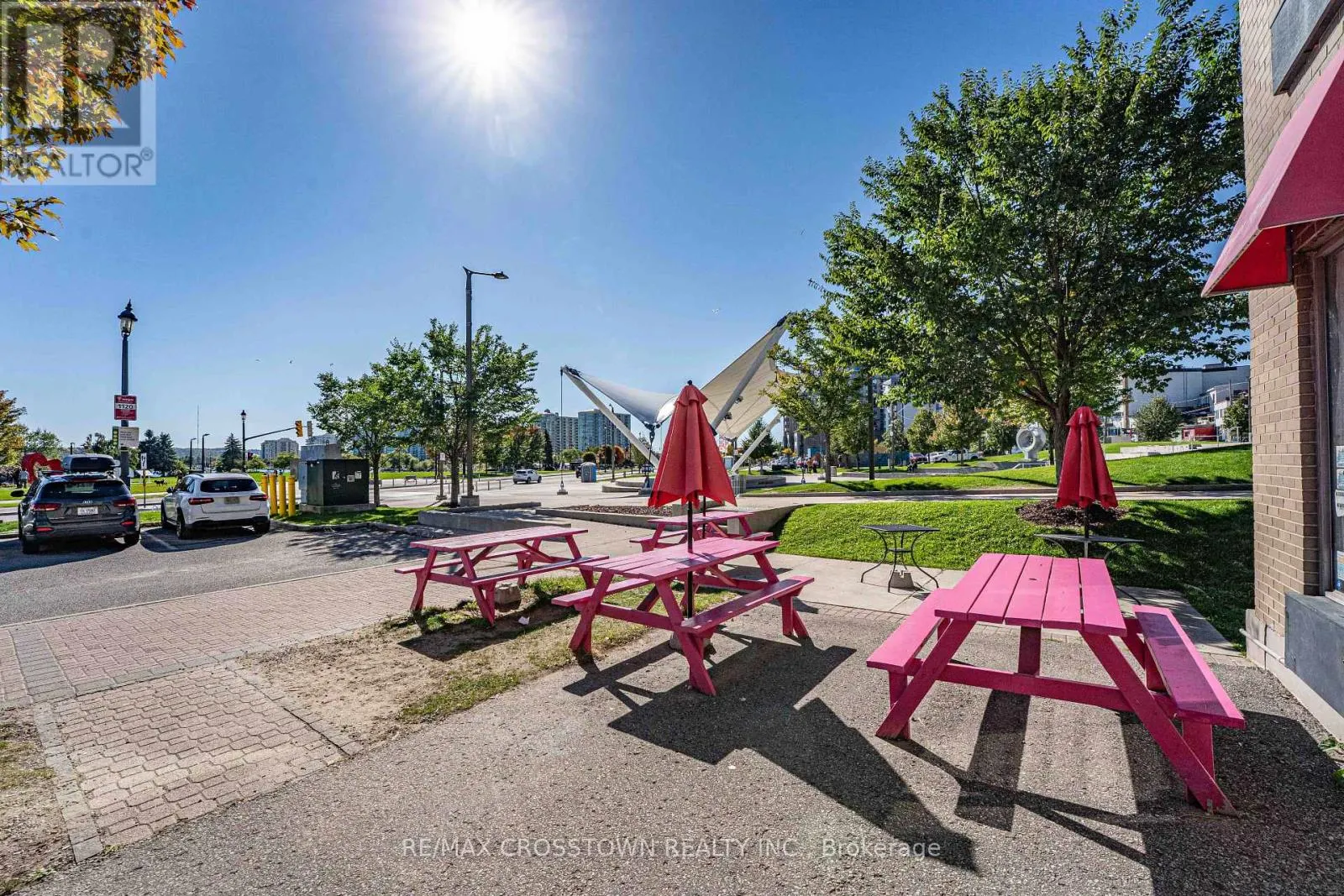 UNIT 101 - 89 DUNLOP STREET E