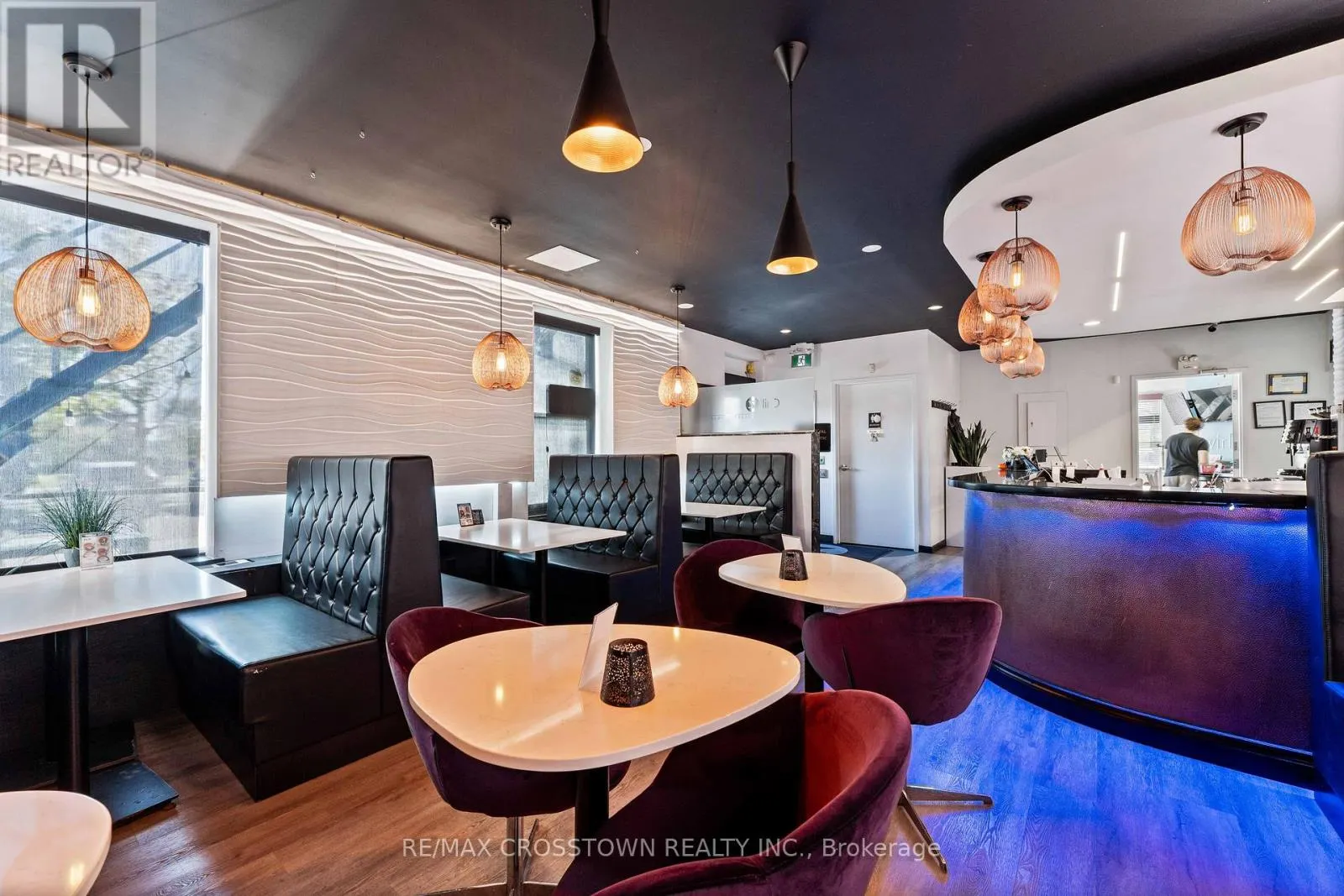 UNIT 102 - 89 DUNLOP STREET E