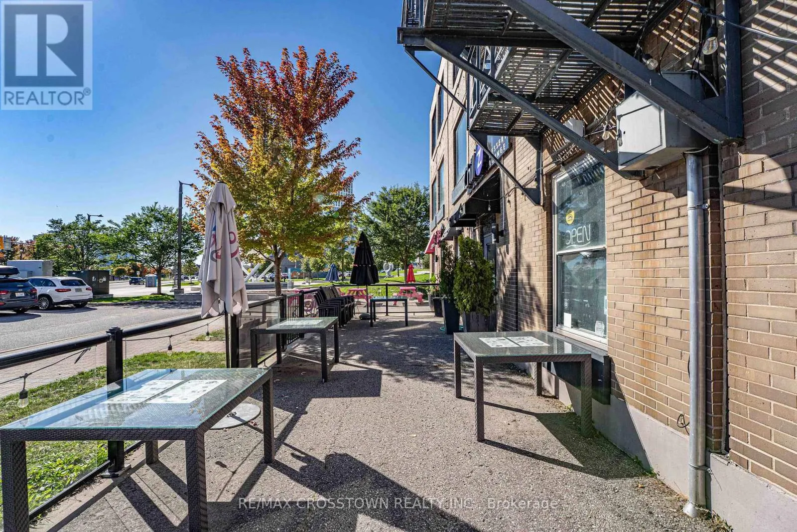 UNIT 102 - 89 DUNLOP STREET E