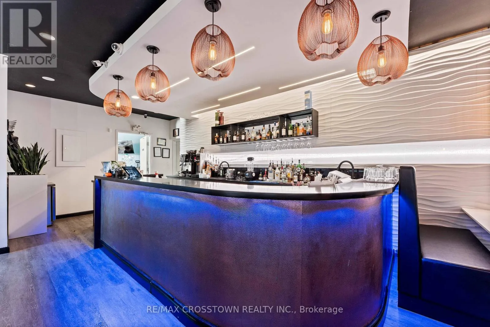 UNIT 102 - 89 DUNLOP STREET E