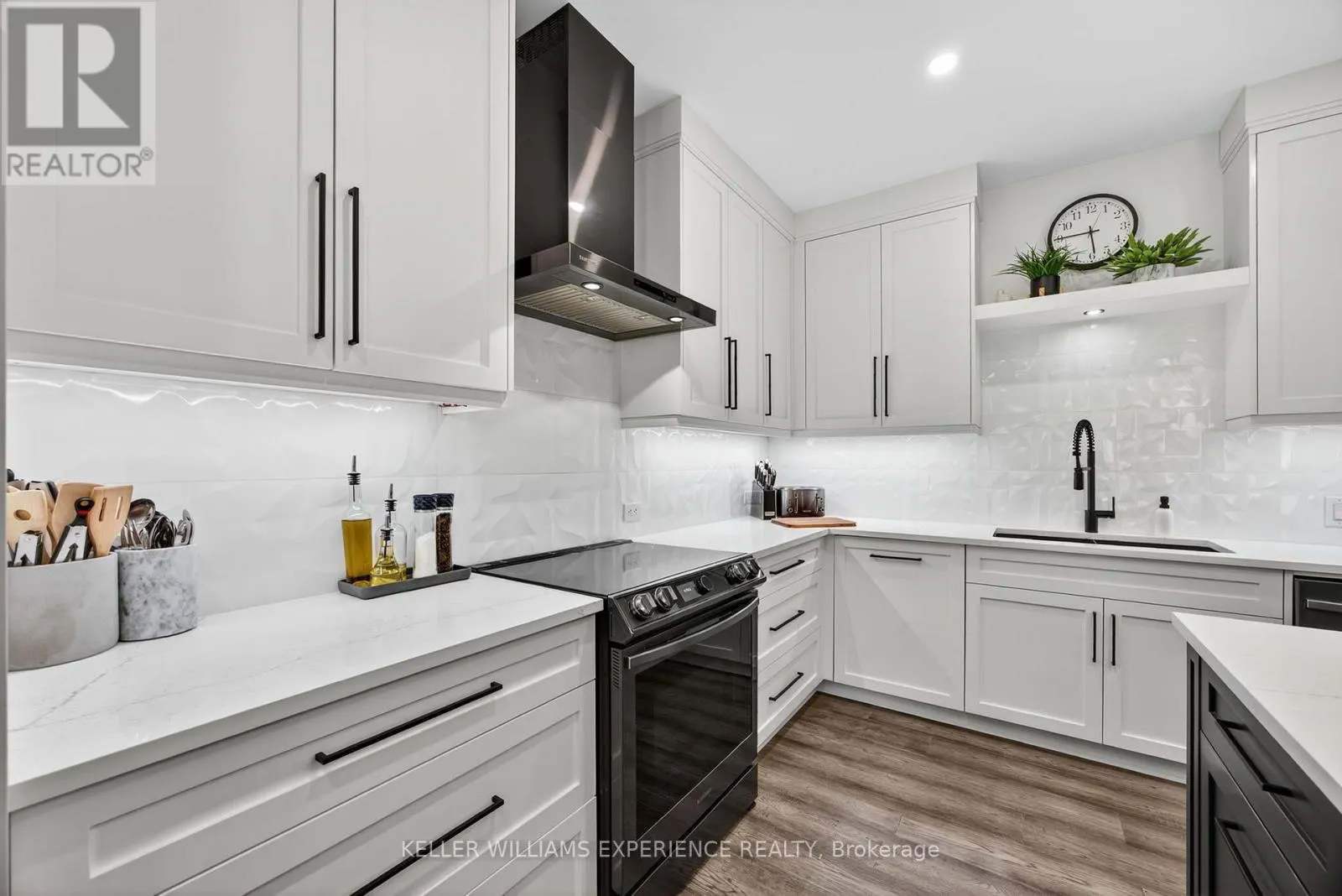 1016 LAKESHORE ROAD E