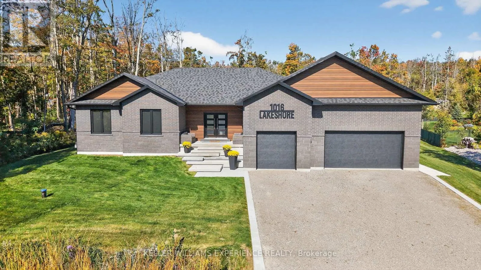1016 LAKESHORE ROAD E