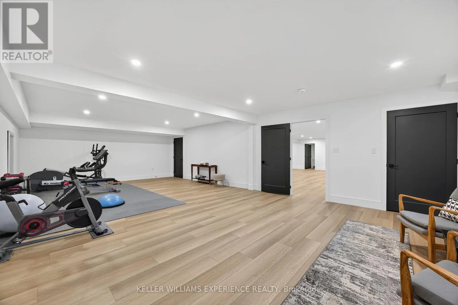 1016 LAKESHORE ROAD E