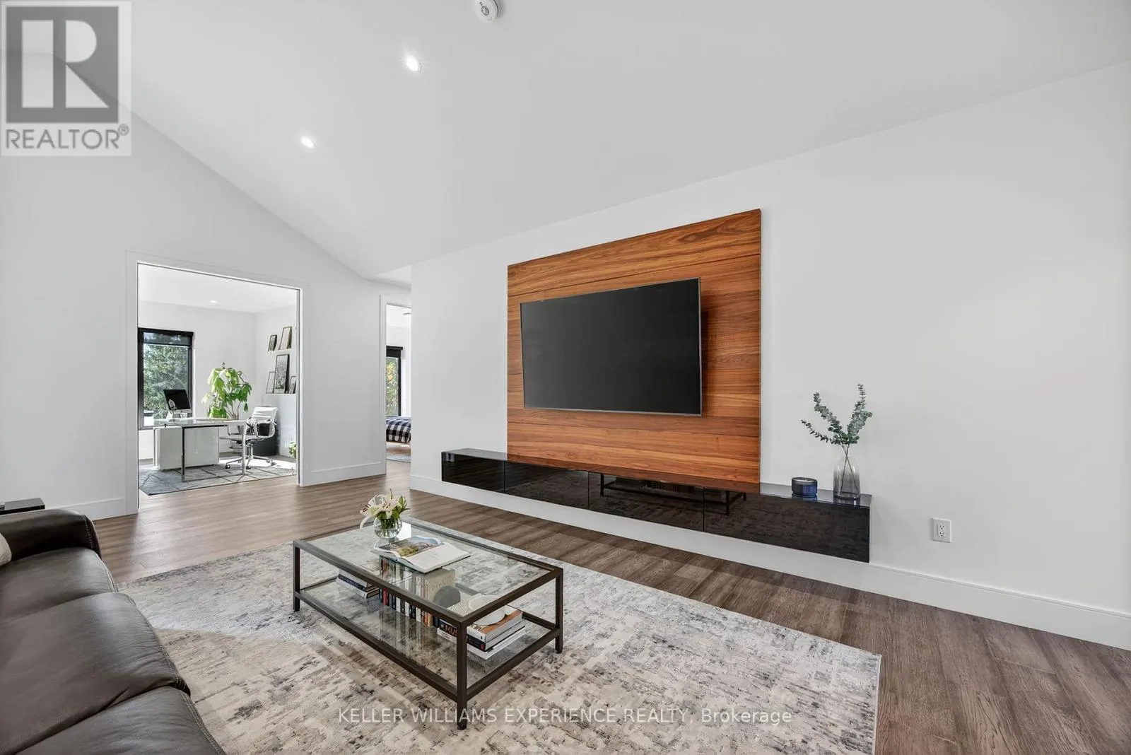 1016 LAKESHORE ROAD E