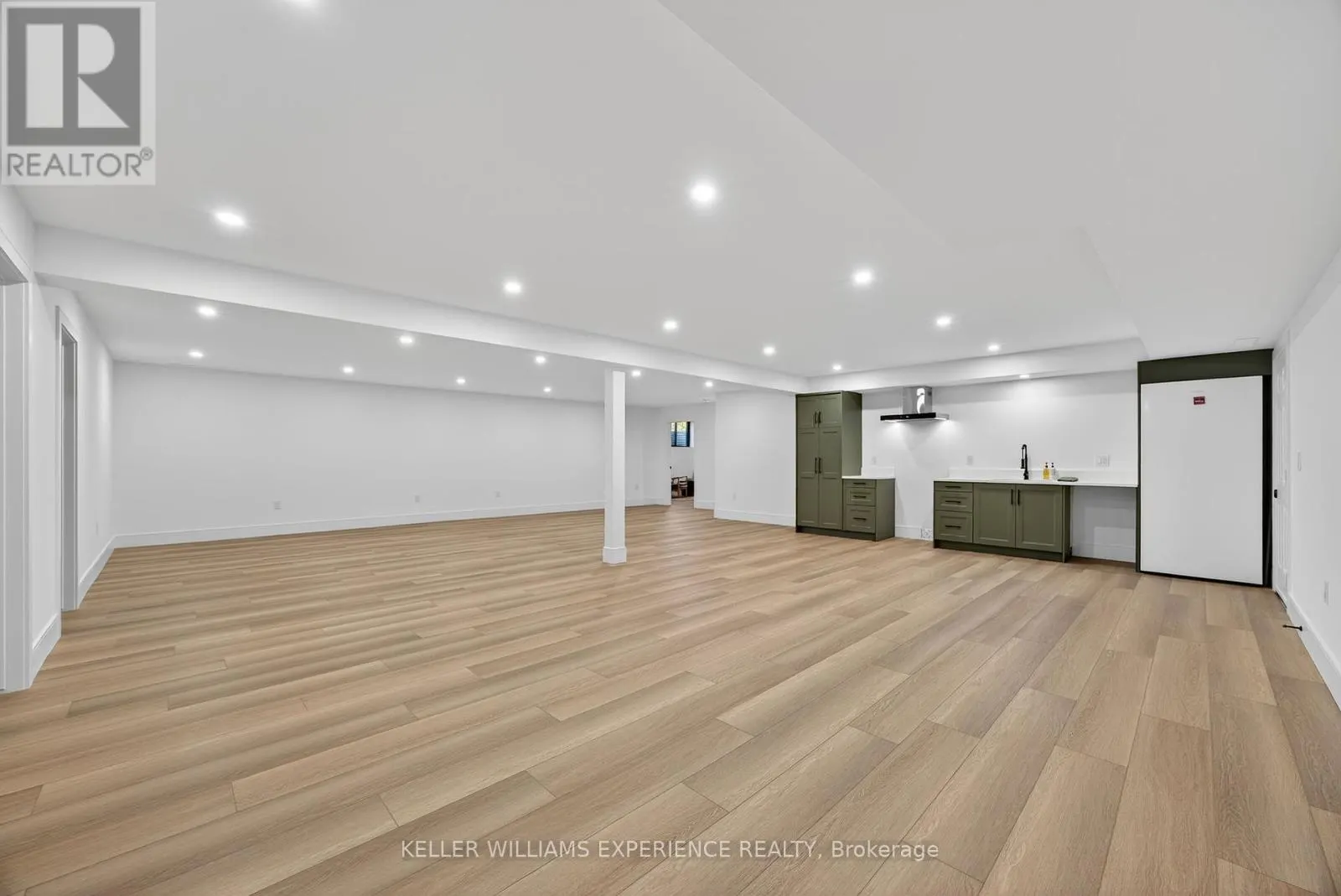 1016 LAKESHORE ROAD E