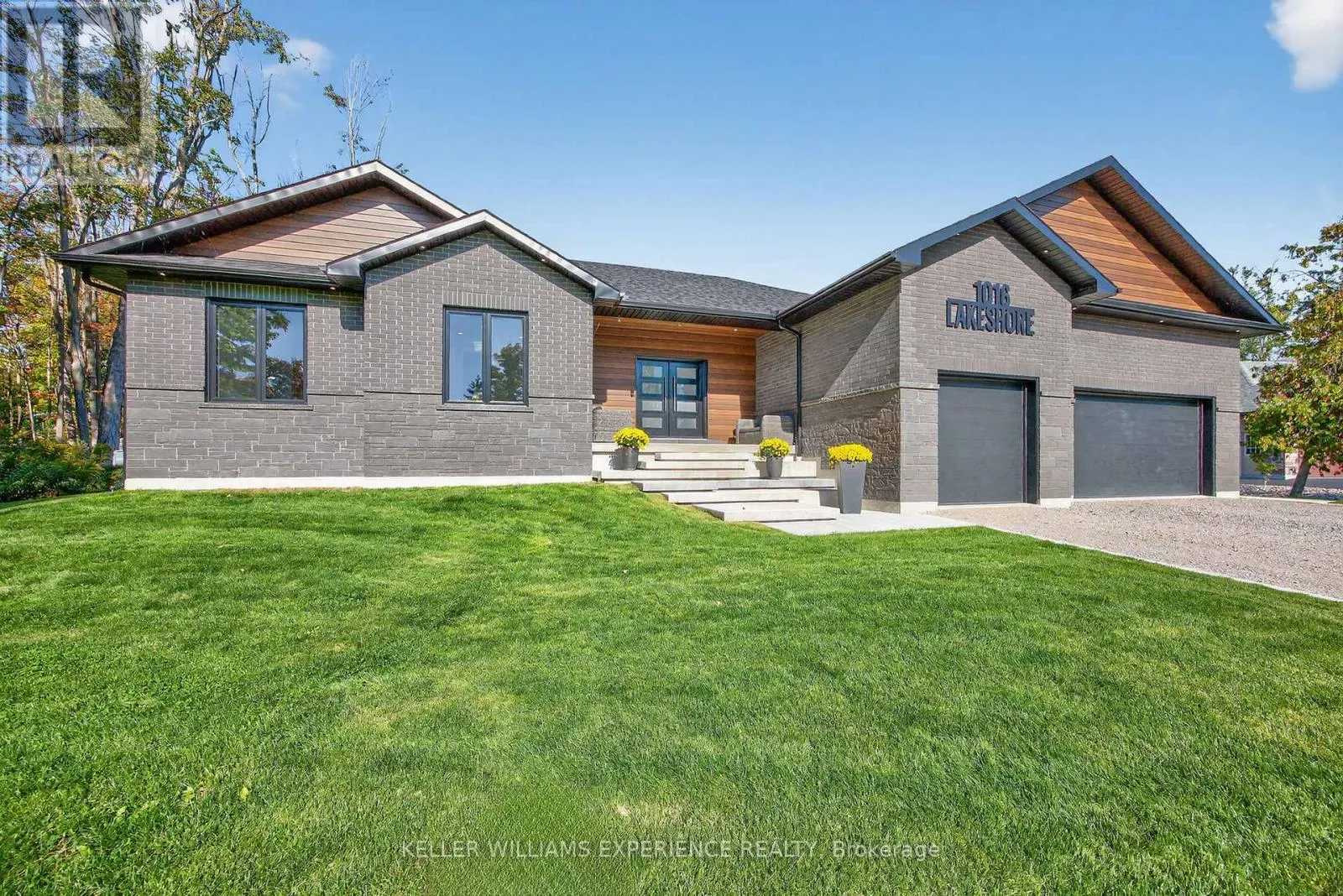 1016 LAKESHORE ROAD E