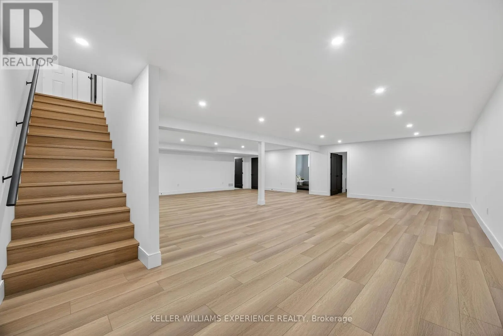 1016 LAKESHORE ROAD E