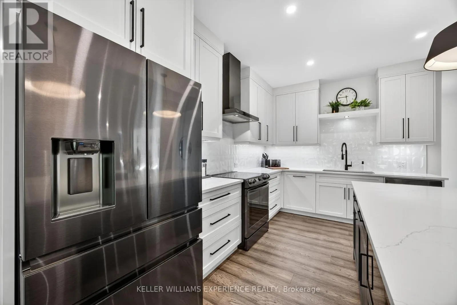 1016 LAKESHORE ROAD E