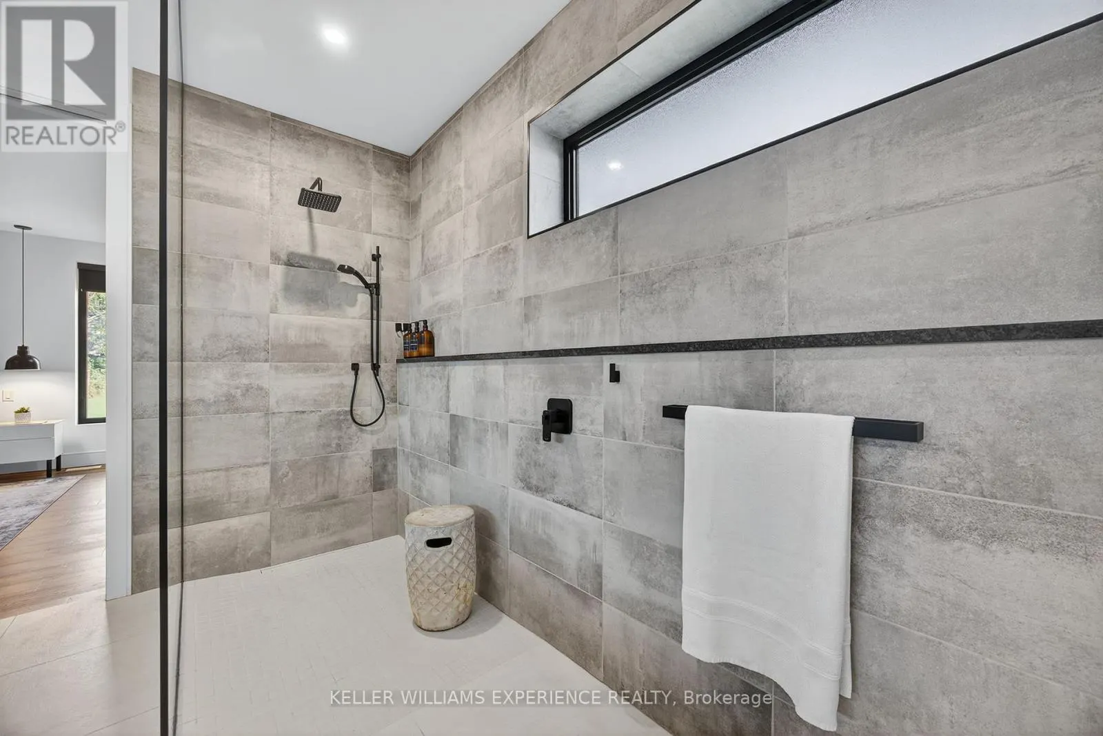 1016 LAKESHORE ROAD E