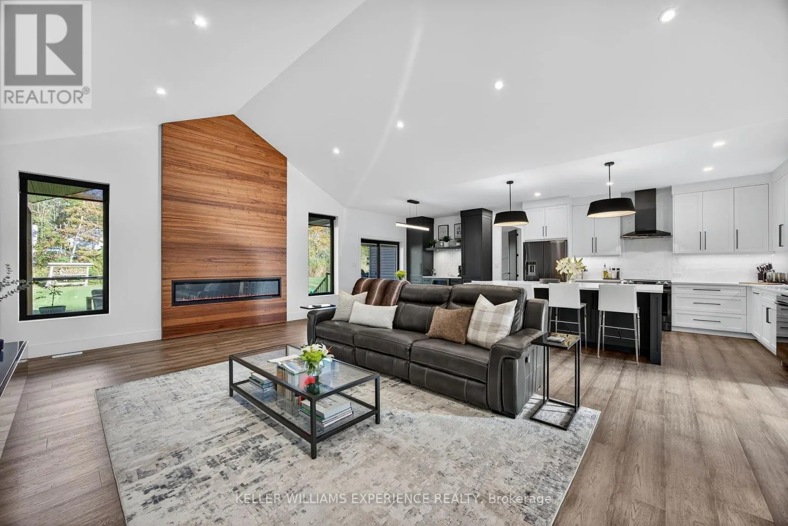 1016 LAKESHORE ROAD E