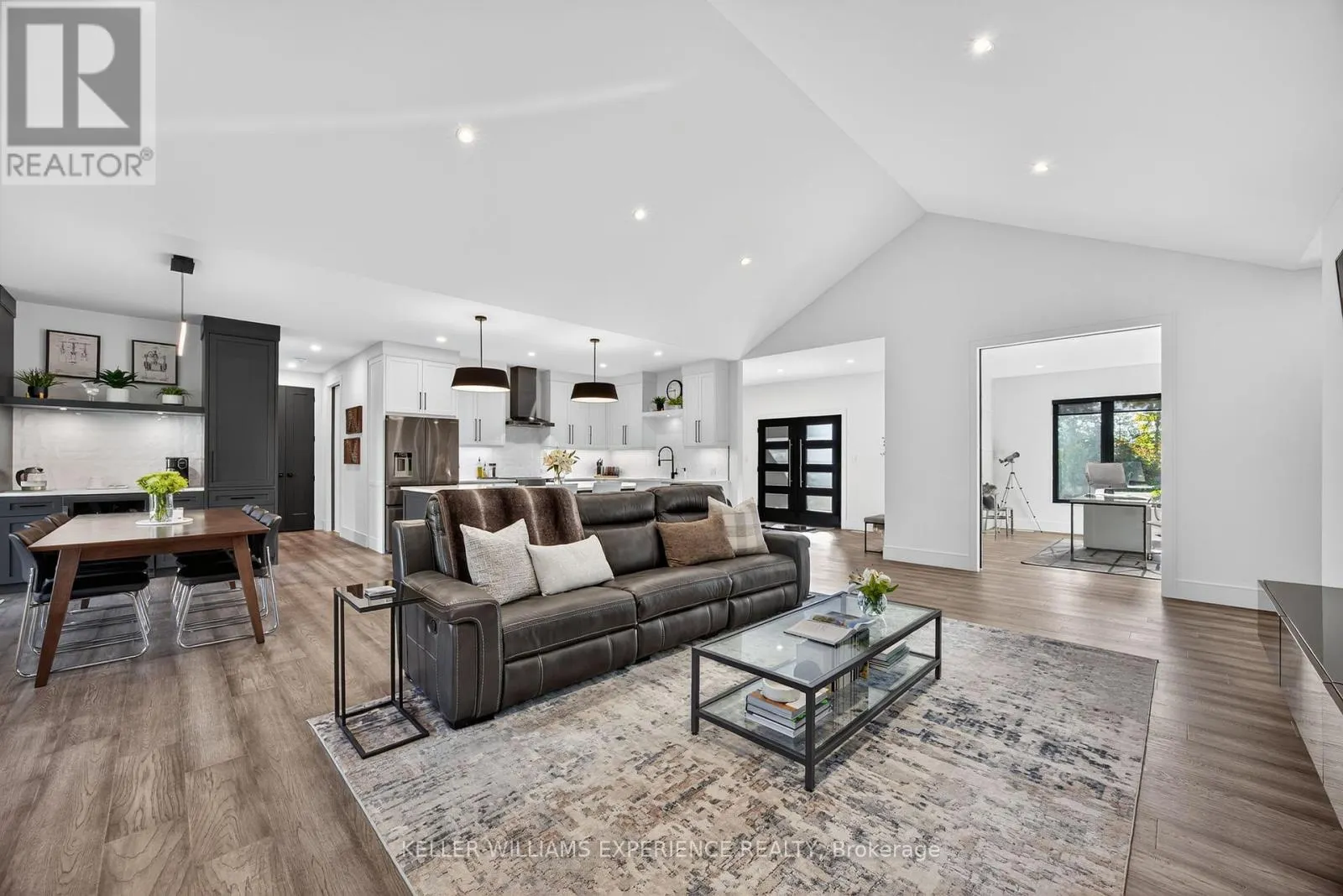 1016 LAKESHORE ROAD E