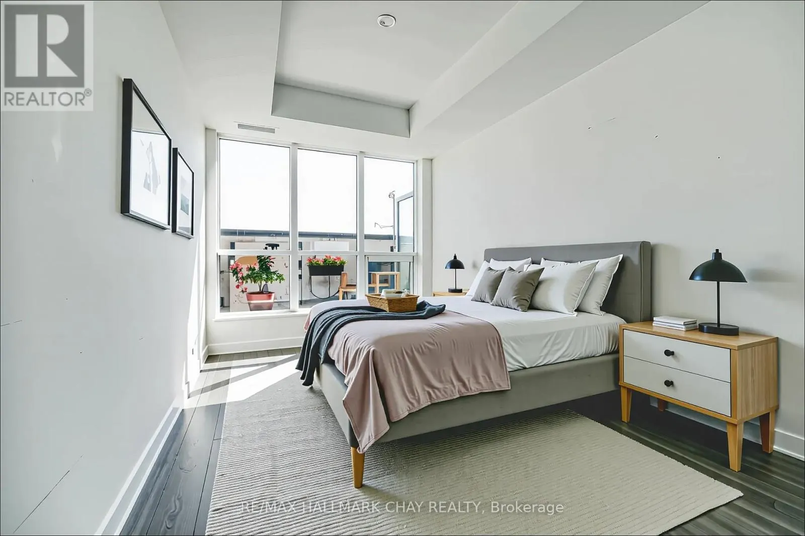 217 - 681 YONGE STREET N