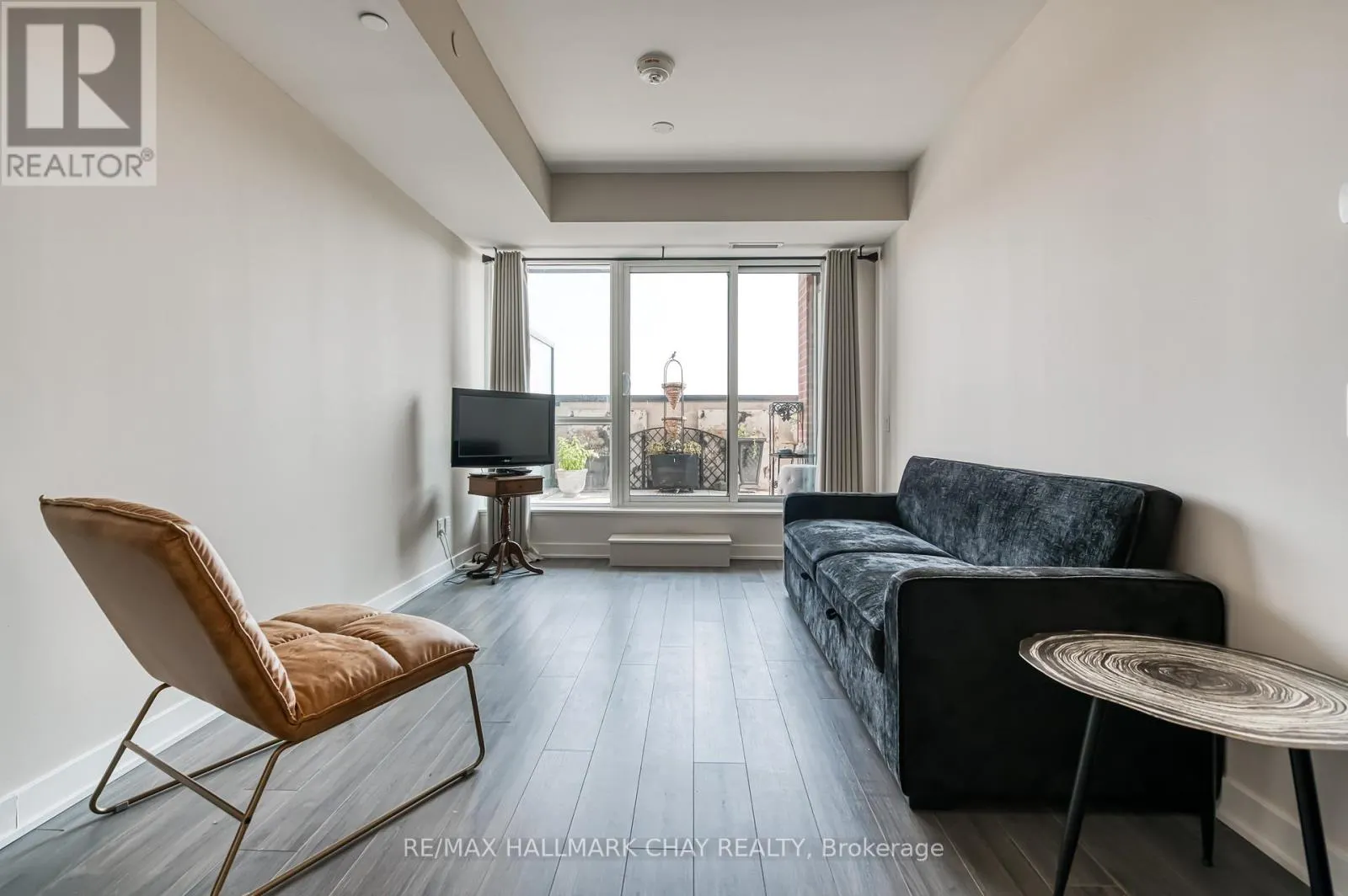 217 - 681 YONGE STREET N