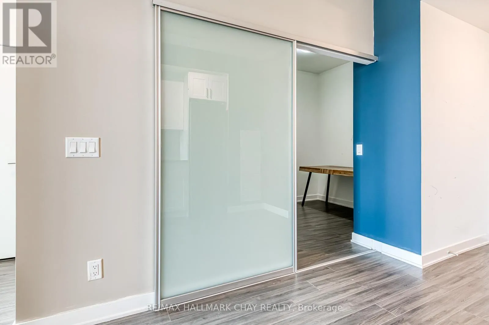 217 - 681 YONGE STREET N