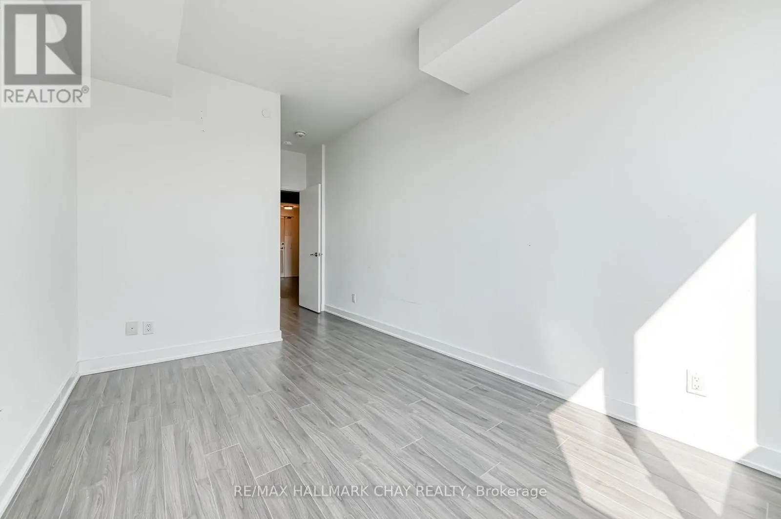 217 - 681 YONGE STREET N